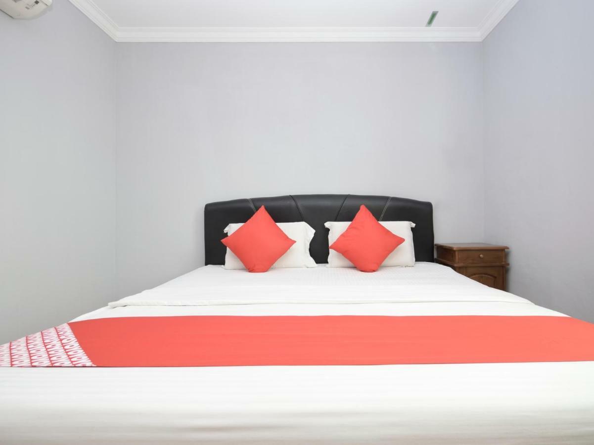 Oyo 892 Hotel Grand Nadia Лабуан Экстерьер фото